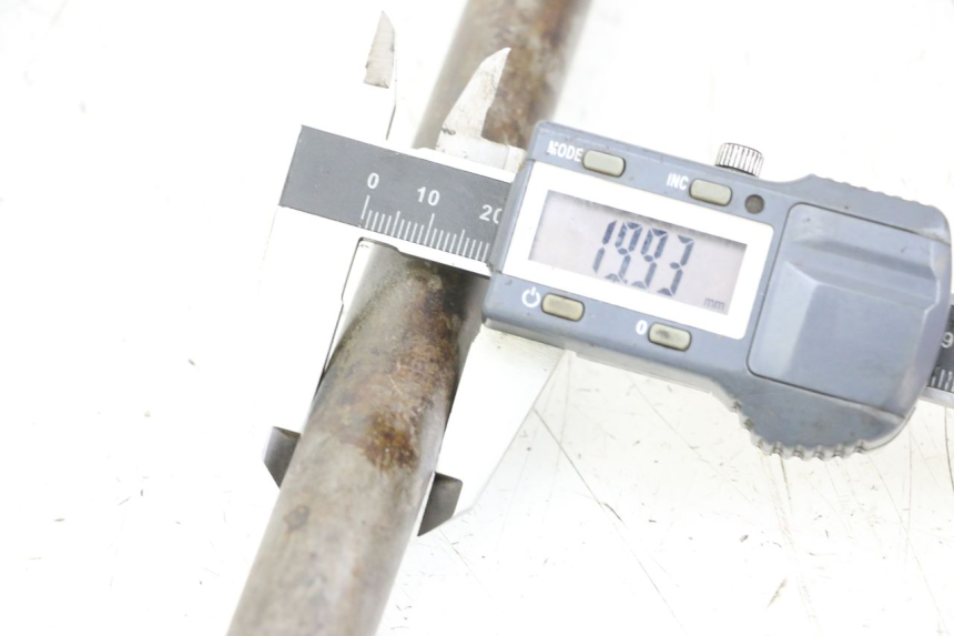 photo de ZWAARTPUNTAS ACHTERBRUG YAMAHA FZ1 FAZER 1000 (2007 - 2009) - Detail van het onderdeel