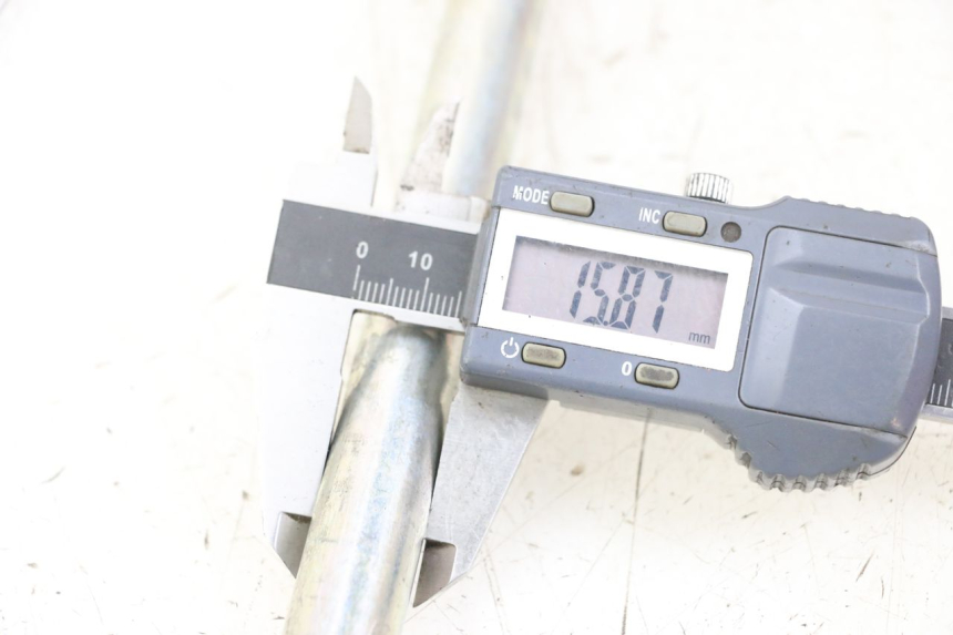 photo de ZWAARTPUNTAS ACHTERBRUG YAMAHA XJ6 ABS 600 (2008 - 2016) - Andere kijkhoek