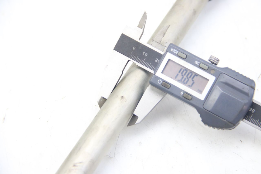 photo de ZWAARTPUNTAS ACHTERBRUG KAWASAKI Z ABS 1000 (2014 - 2020) - Zoom op gebruiksstaat