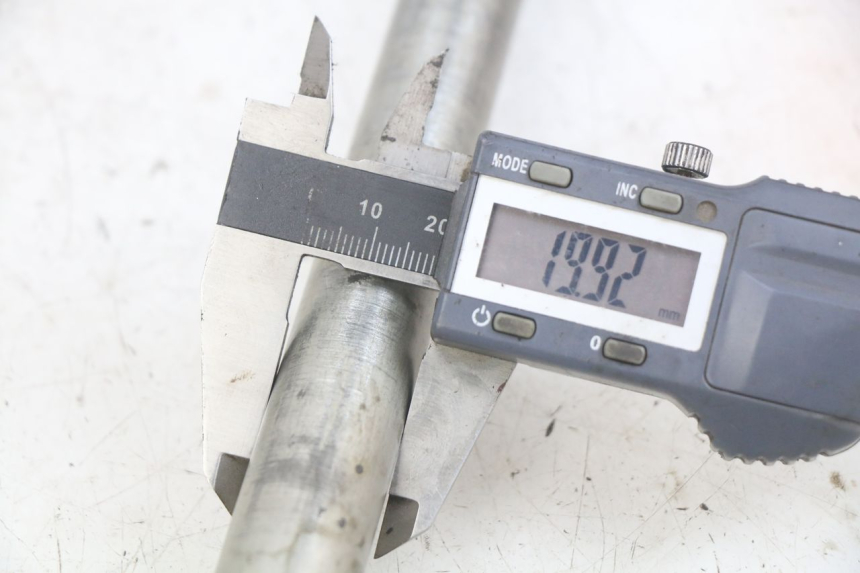 photo de ZWAARTPUNTAS ACHTERBRUG KAWASAKI Z 750 (2007 - 2013) - Detail van het onderdeel