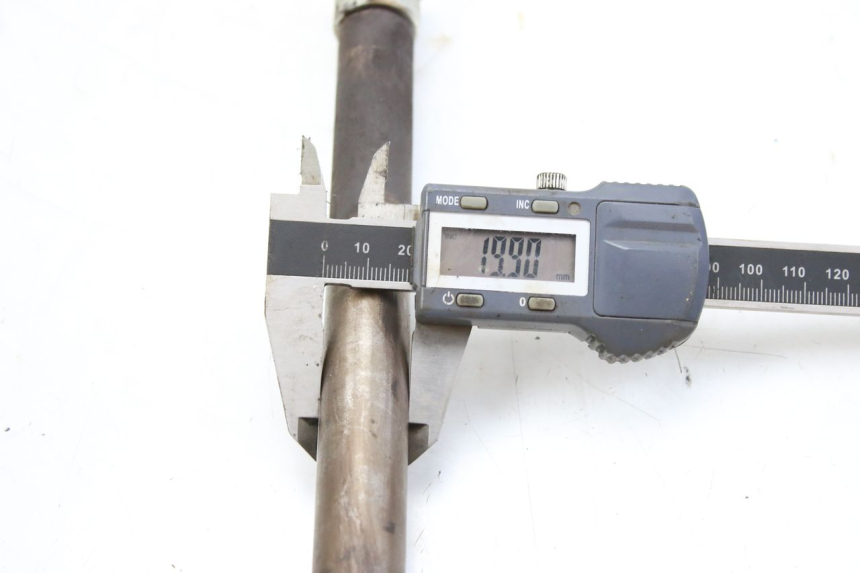 photo de ZWAARTPUNTAS ACHTERBRUG KAWASAKI ZEPHYR 1100 ( - 1995) - Staat van het oppervlak