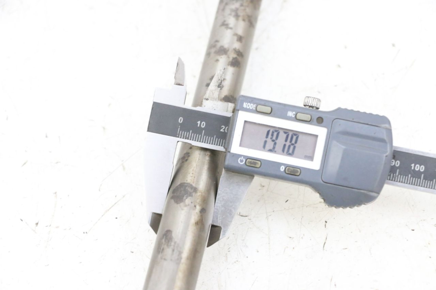 photo de ZWAARTPUNTAS ACHTERBRUG KAWASAKI ZR 7 750 (1999 - 2004) - Detail van het onderdeel