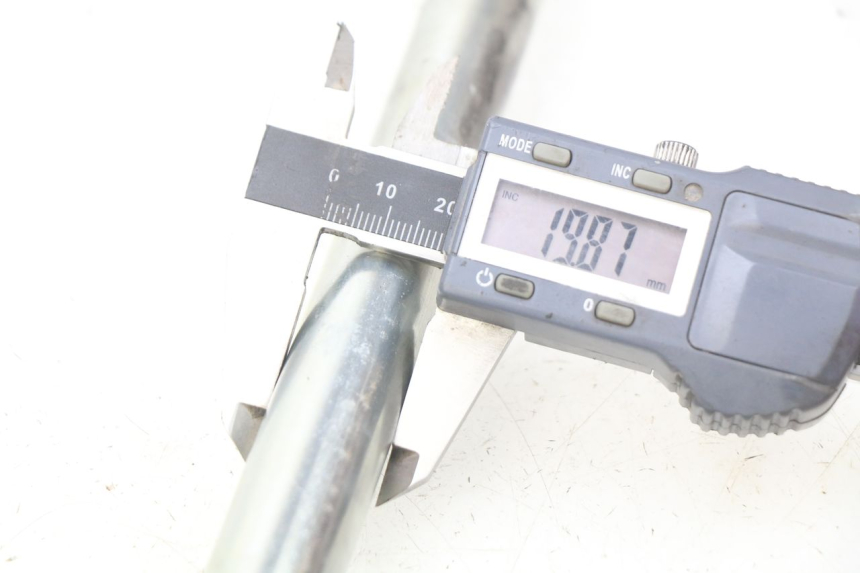 photo de ZWAARTPUNTAS ACHTERBRUG KAWASAKI ZR7 ZR-7 S 750 (1999 - 2004) - Detail van het onderdeel