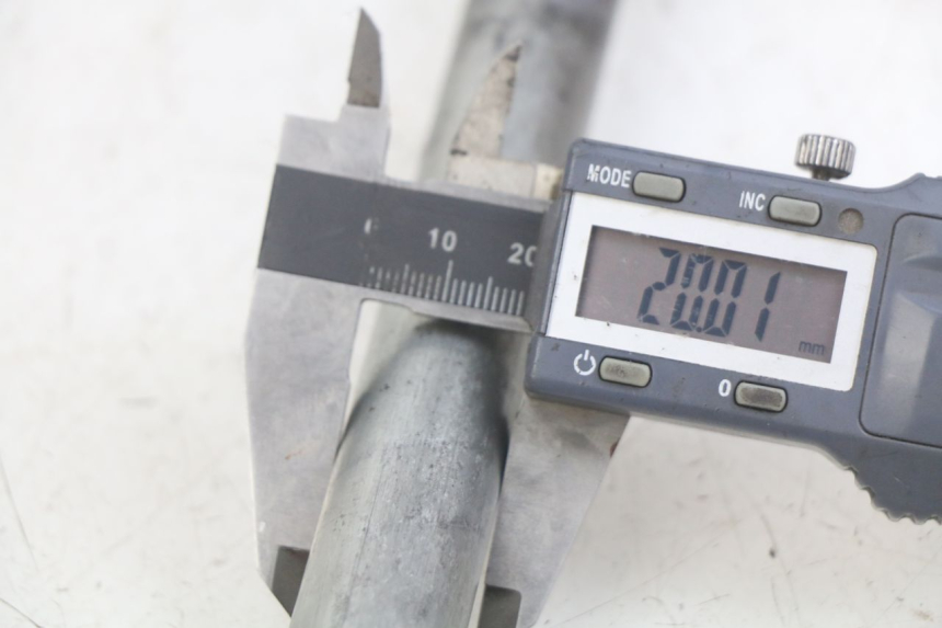 photo de ZWAARTPUNTAS ACHTERBRUG KAWASAKI ZX-6R ZX6R 600 (1995 - 1997) - Technische close-up