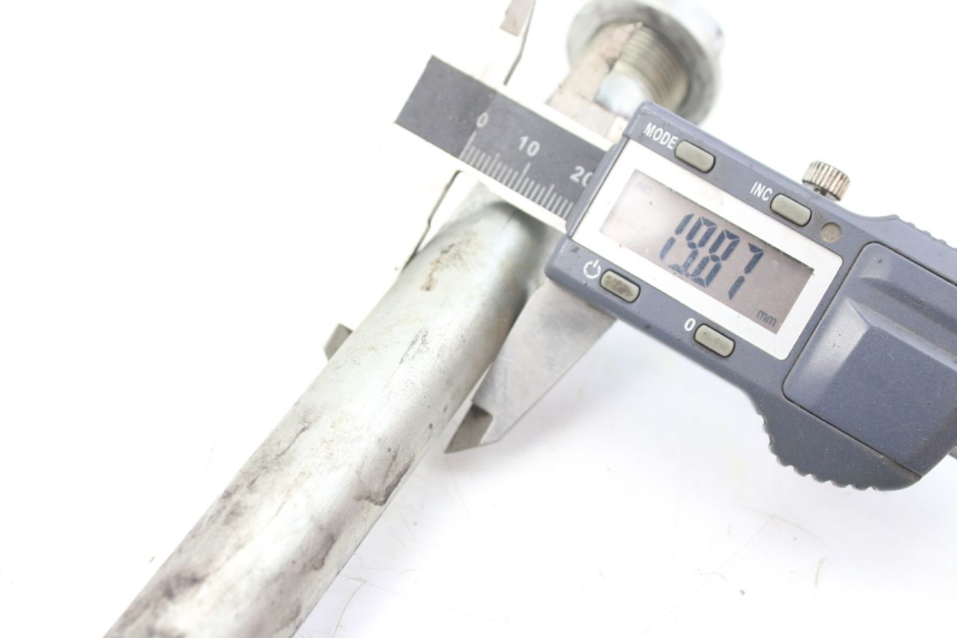 photo de ZWAARTPUNTAS ACHTERBRUG KAWASAKI ZZR 600 (1995 - 2004) - Zoom op gebruiksstaat