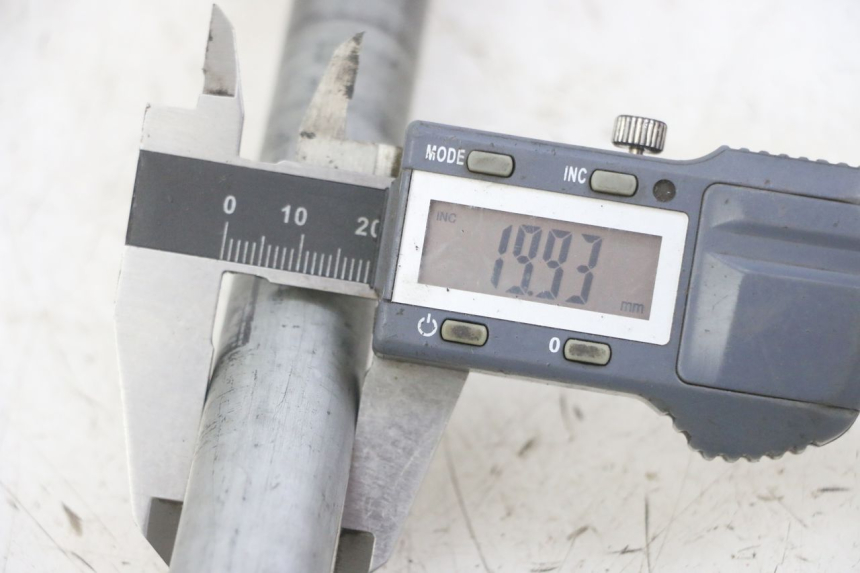 photo de ACHTERWIELAS HONDA CBF 500 (2004 - 2007) - Detail van het onderdeel