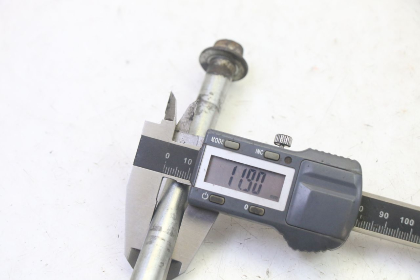 photo de ACHTERWIELAS HONDA CBF 125 (2009 - 2015) - Technische close-up