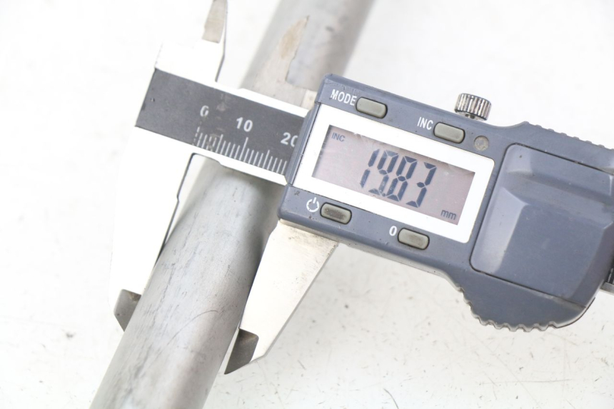 photo de ACHTERWIELAS HONDA CBRF CBR-F PC41 600 (2011 - 2013) - Technische close-up