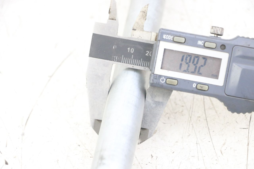 photo de ACHTERWIELAS KAWASAKI ER-6 ER6 N 650 (2012 - 2016) - Detail van het onderdeel