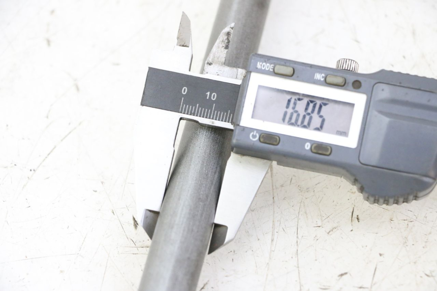 photo de ACHTERWIELAS APRILIA ETX 125 (1998 - 2002) - Detail van het onderdeel