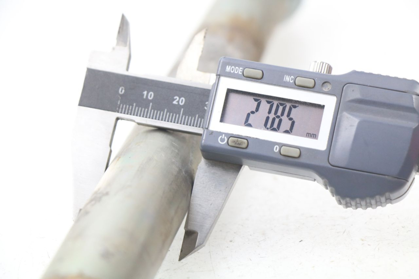 photo de ACHTERWIELAS YAMAHA FZ8 800 (2010 - 2016) - Detail van het onderdeel