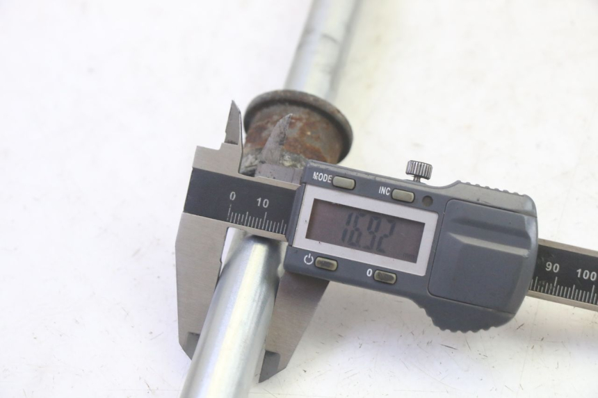 photo de ACHTERWIELAS KAWASAKI GPX R WARBIRD 600 (1988 - 1993) - Technische close-up