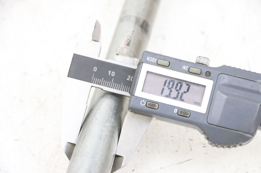 photo de ACHTERWIELAS SUZUKI GSF N BANDIT 600 (1996 - 1999) - Detail van het onderdeel