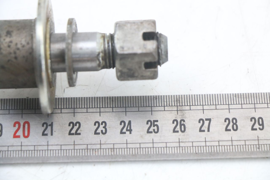 photo de ACHTERWIELAS SUZUKI GSX E 250 (1982 - 1983) - Zoom op gebruiksstaat