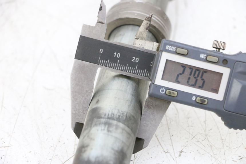 photo de ACHTERWIELAS SUZUKI GSXR GSX-R 1000 (2003 - 2004) - Detail van het onderdeel