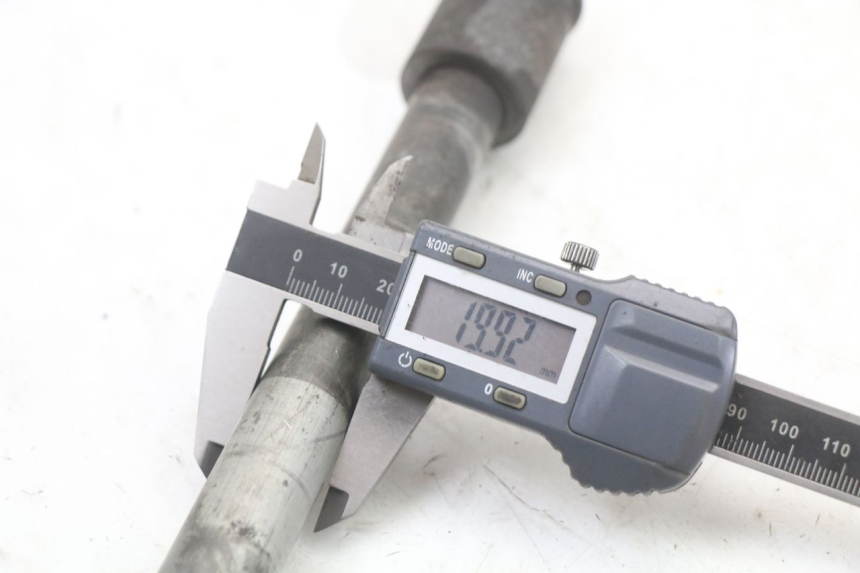 photo de ACHTERWIELAS HONDA CBR F 1000 (1993 - 1996) - Technische close-up