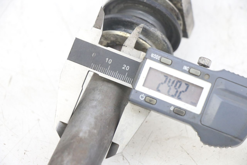 photo de ACHTERWIELAS KAWASAKI KXF KX-F 250 (2012 - 2014) - Detail van het onderdeel