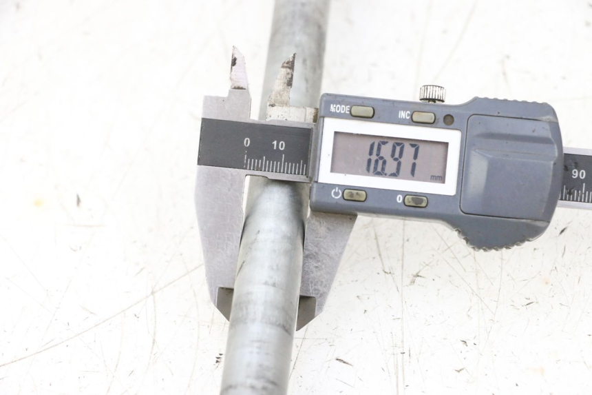 photo de ACHTERWIELAS HONDA NSR R 125 (1994 - 2003) - Detail van het onderdeel