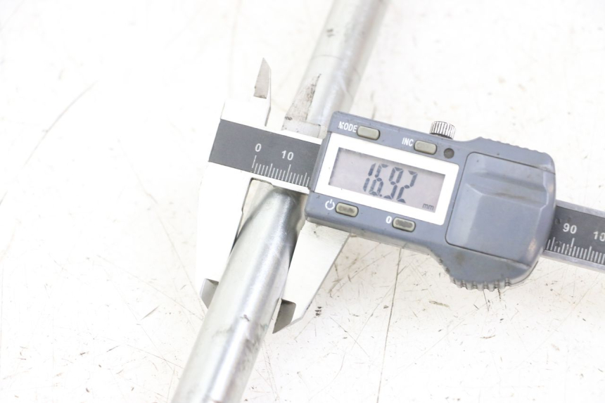 photo de ACHTERWIELAS ROYAL ENFIELD HYMALAYAN 410 (2016 - 2023) - Detail van het onderdeel