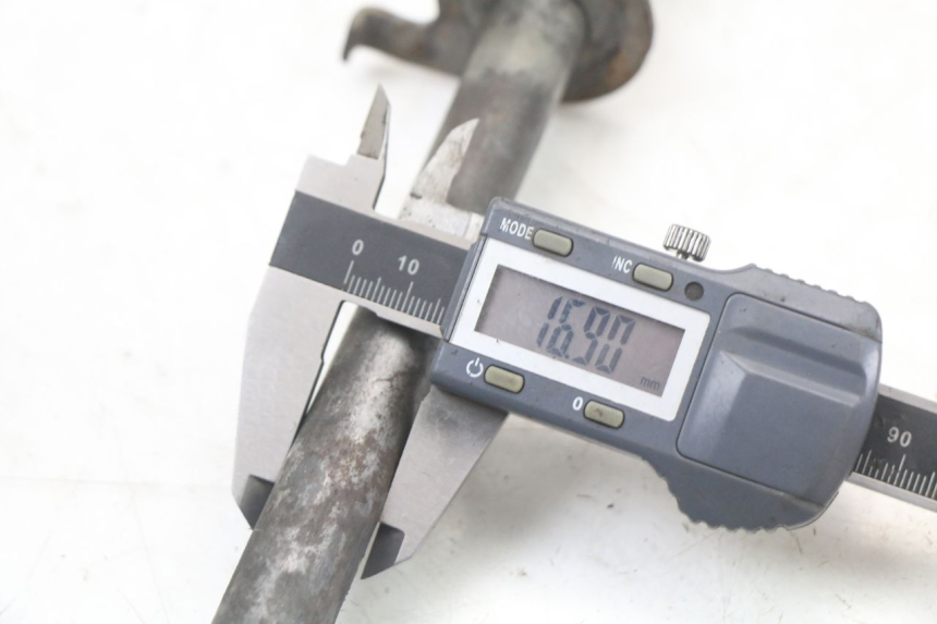 photo de ACHTERWIELAS SUZUKI GS F 500 (2004 - 2007) - Technische close-up