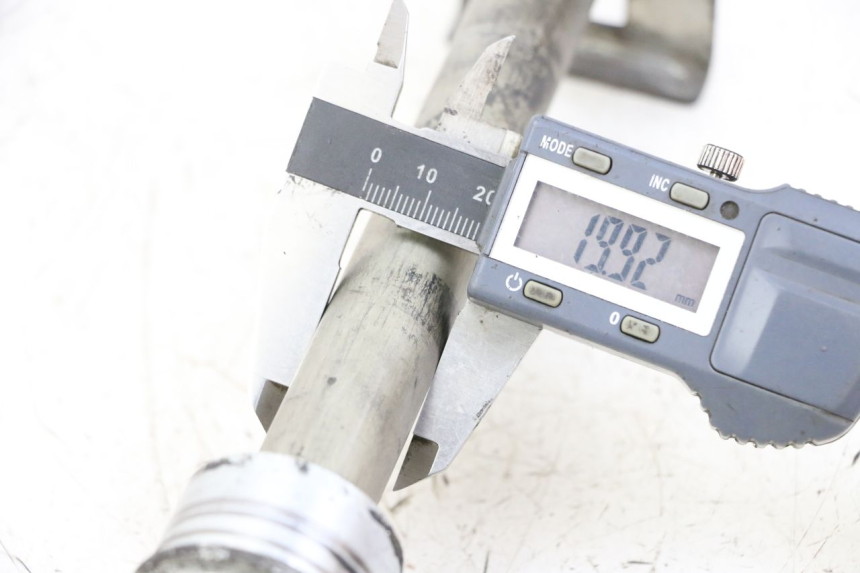 photo de ACHTERWIELAS SUZUKI GSX F GSXF 650 (2007 - 2015) - Detail van het onderdeel