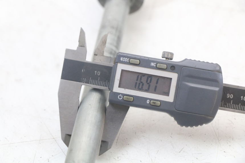 photo de ACHTERWIELAS SUZUKI SV N 650 (1999 - 2002) - Andere kijkhoek