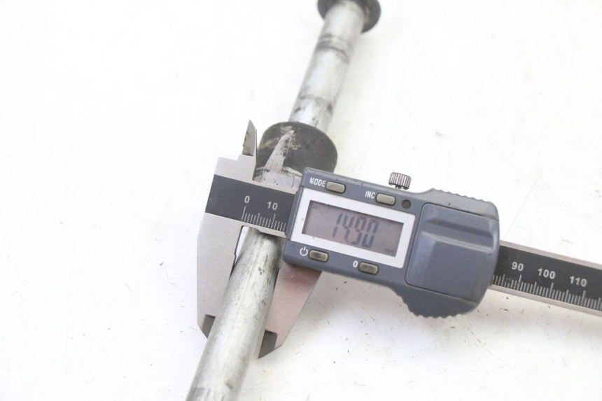 photo de ACHTERWIELAS HONDA XLV VARADERO 125 (2000 - 2006) - Technische close-up