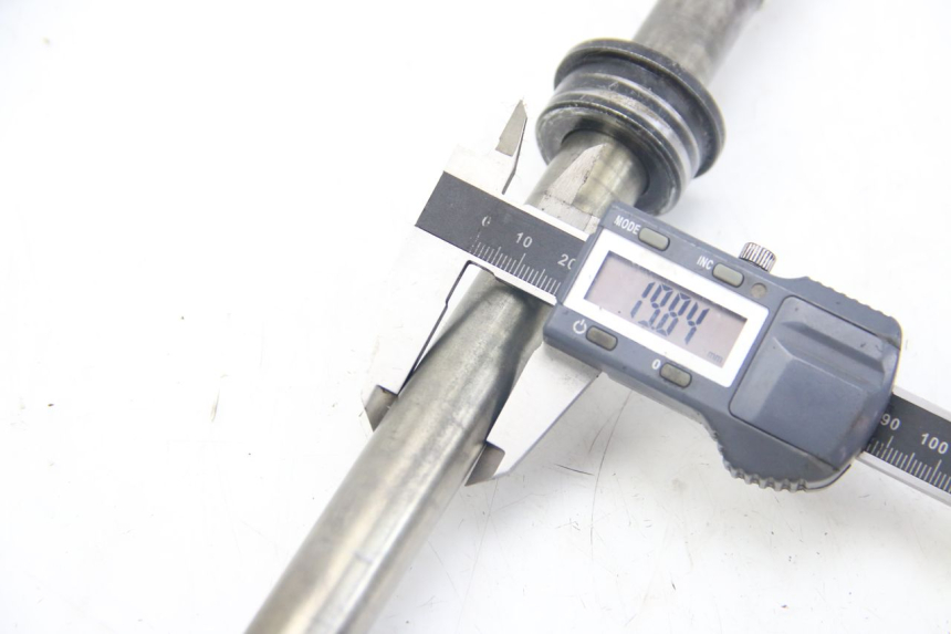 photo de ACHTERWIELAS KAWASAKI Z ABS 1000 (2014 - 2020) - Detail van het onderdeel