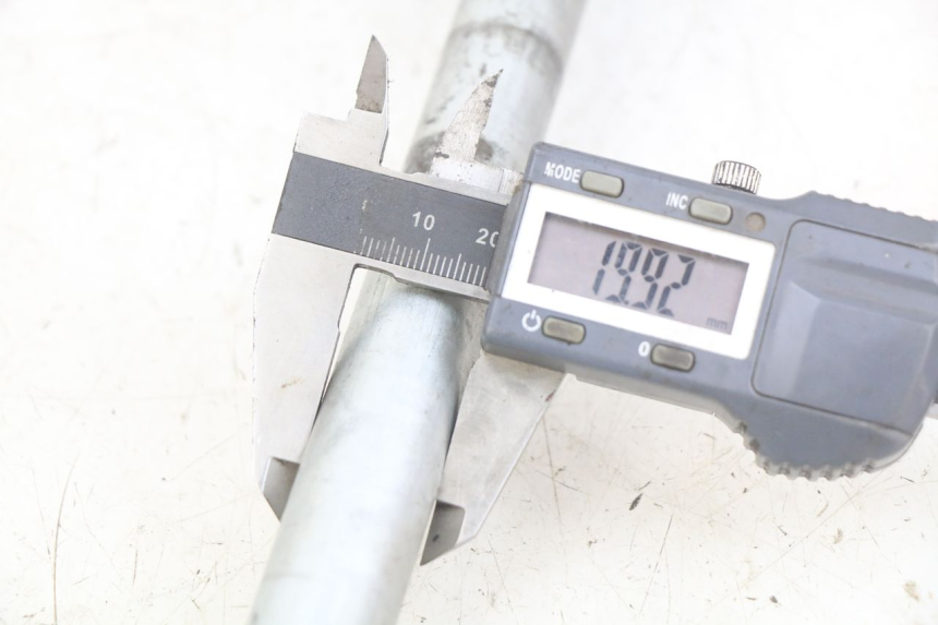 photo de ACHTERWIELAS KAWASAKI Z 750 (2007 - 2013) - Andere kijkhoek