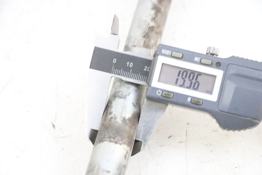 photo de ACHTERWIELAS KAWASAKI ZR 7 750 (1999 - 2004) - Detail van het onderdeel