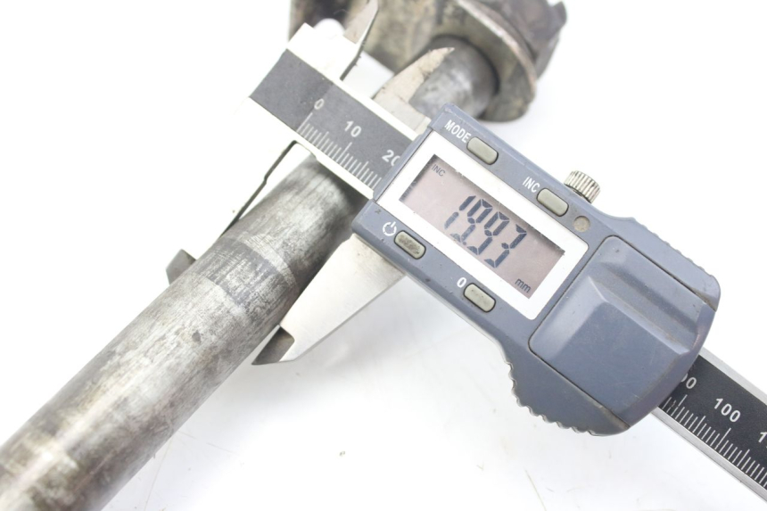 photo de ACHTERWIELAS KAWASAKI ZZR 600 (1995 - 2004) - Zoom op gebruiksstaat