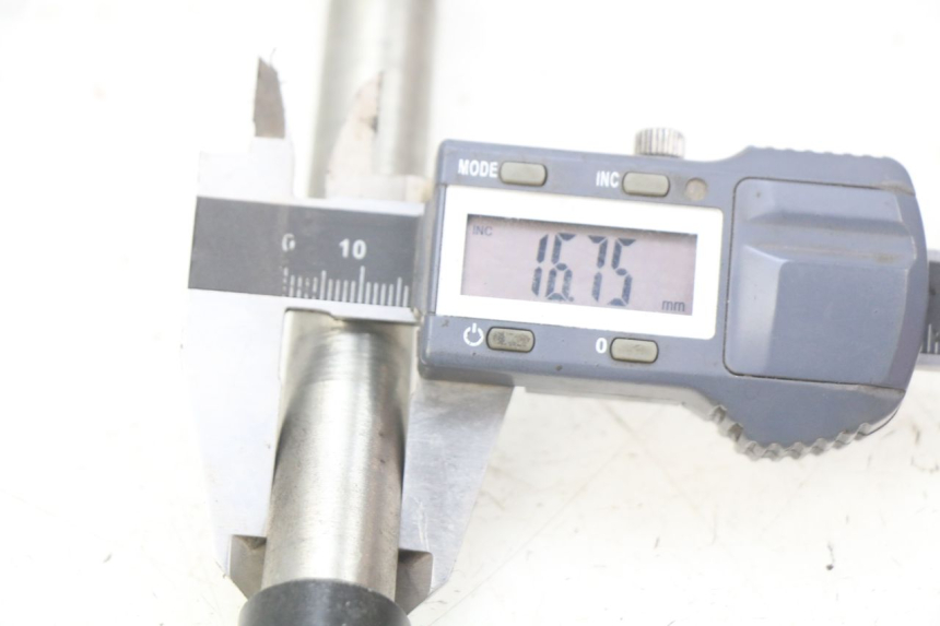 photo de VOORWIELAS ROYAL ENFIELD BULLET CLASSIC 500 (2017 - 2020) - Technische close-up