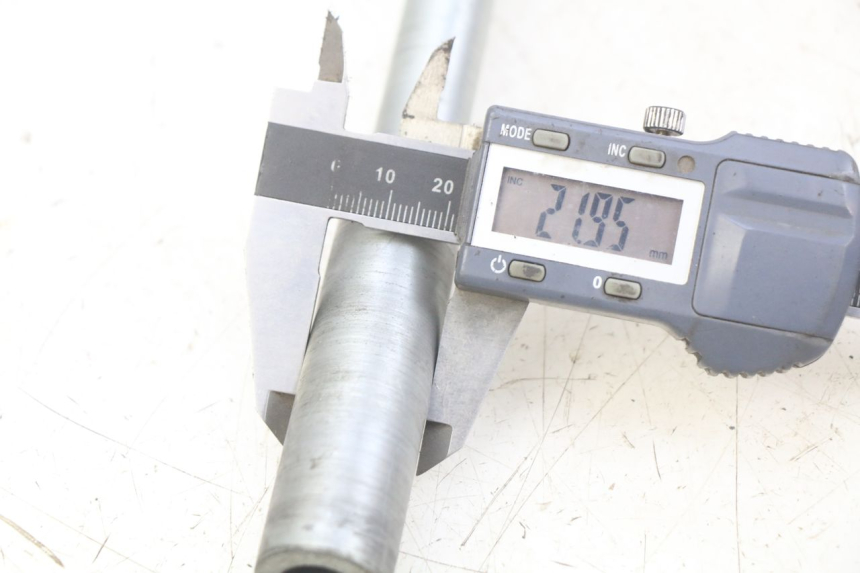 photo de VOORWIELAS SUZUKI BURGMAN 650 (2002 - 2004) - Detail van het onderdeel