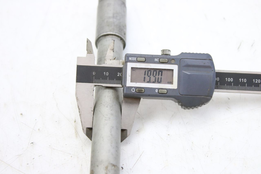 photo de VOORWIELAS HONDA CBF 500 (2004 - 2007) - Bevestigingspunten