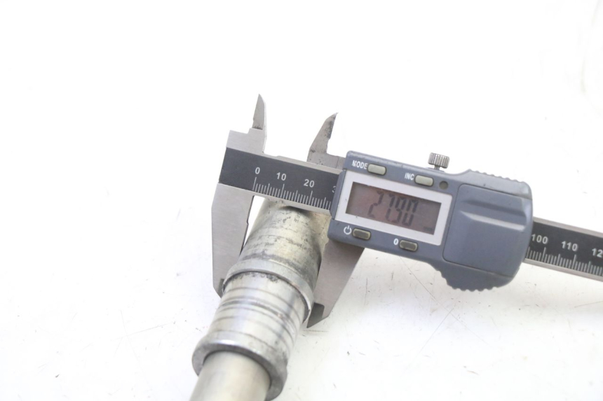 photo de VOORWIELAS YAMAHA FZ6 FAZER S2 600 (2007 - 2011) - Technische close-up