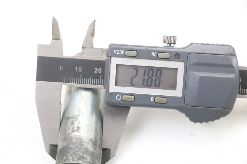 photo de VOORWIELAS SUZUKI GZ MARAUDER 125 (1998 - 2004) - Andere kijkhoek