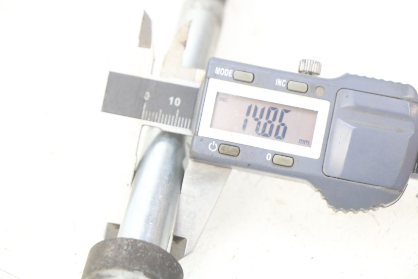 photo de VOORWIELAS SUZUKI SIXTEEN 125 (2008 - 2010) - Detail van het onderdeel