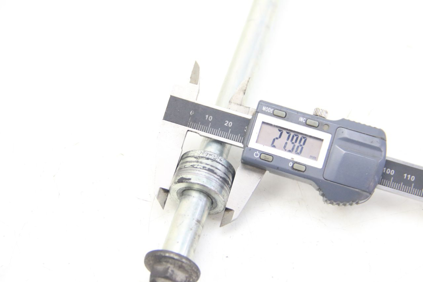 photo de VOORWIELAS SUZUKI SIXTEEN 125 (2008 - 2010) - Zoom op gebruiksstaat