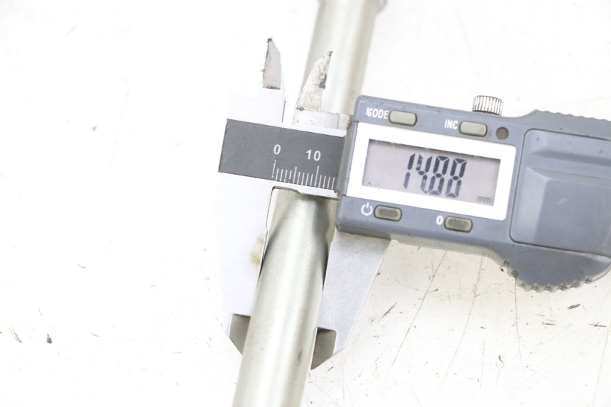 photo de VOORWIELAS PEUGEOT SPEEDFIGHT 4 4T EFI 50 (2021 - 2025) - Zoom op gebruiksstaat