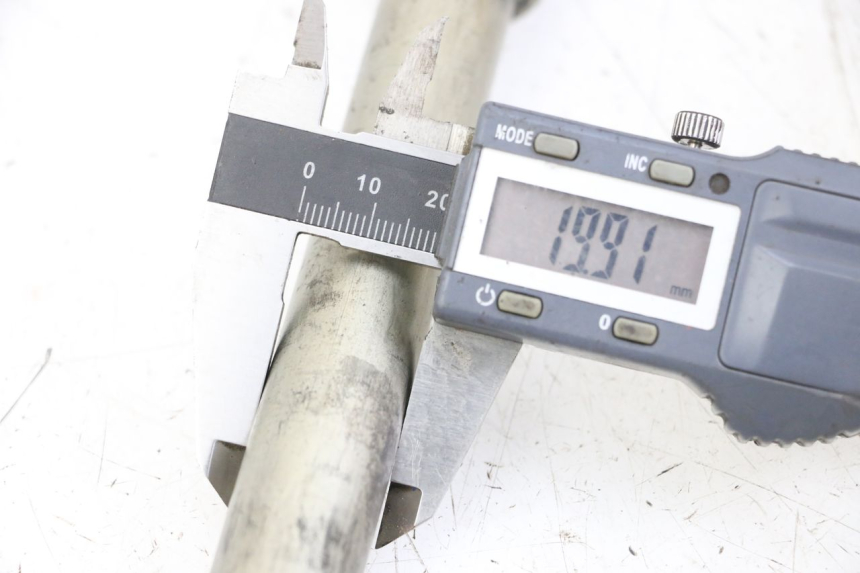 photo de VOORWIELAS SUZUKI GSX F GSXF 650 (2007 - 2015) - Detail van het onderdeel