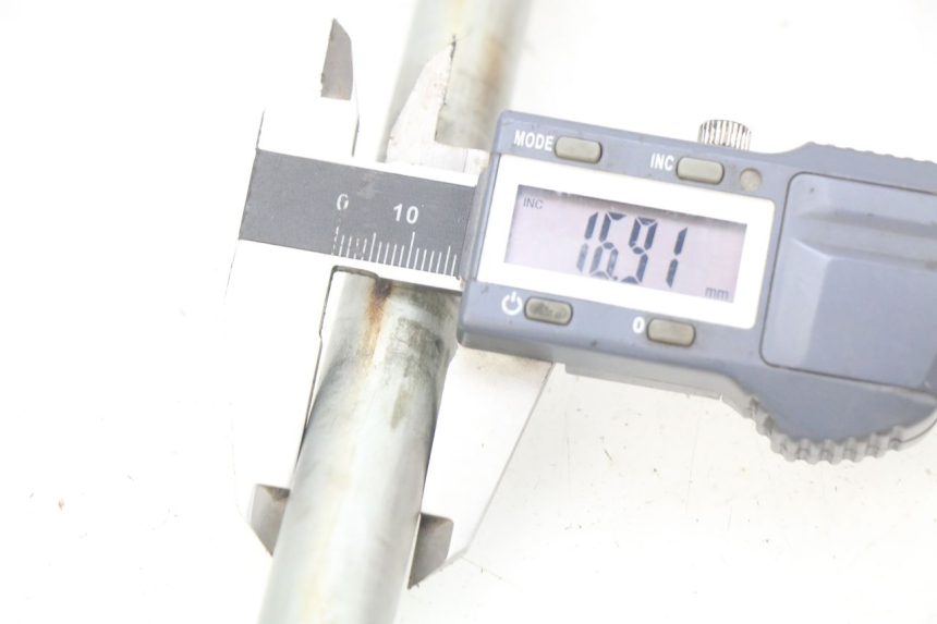 photo de VOORWIELAS SUZUKI SV N 650 (1999 - 2002) - Detail van het onderdeel