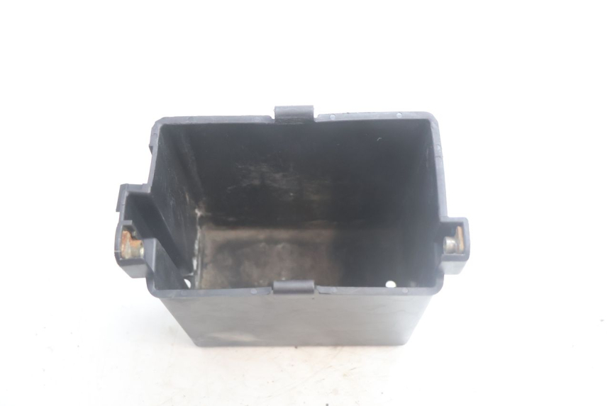 photo de BATTERIJDOOS YAMAHA XV VIRAGO 535 (1988 - 2004) - Detail van het onderdeel
