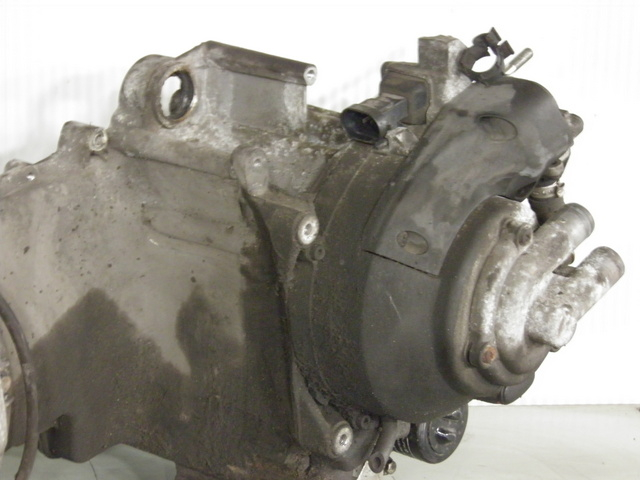 photo de ONDERKANT MOTOR PIAGGIO MP3 RL 125 (2006 - 2014) - Andere kijkhoek