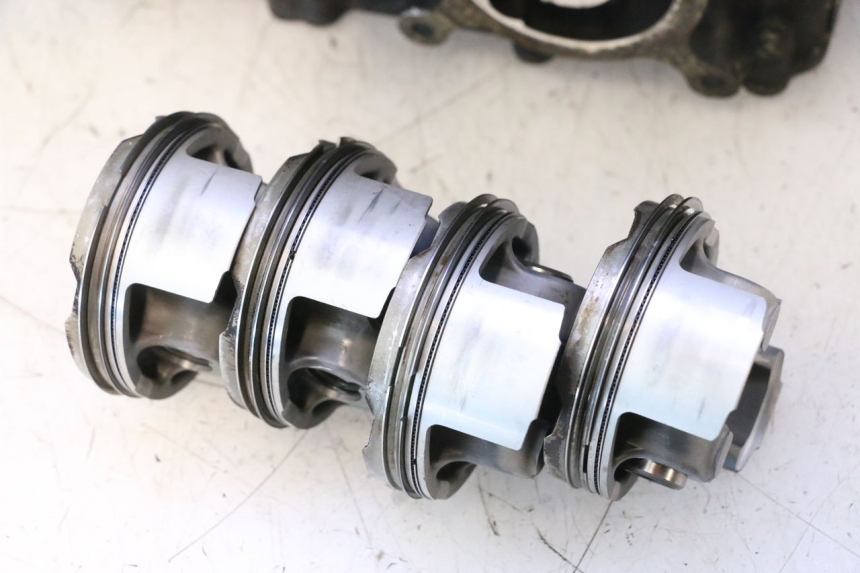 photo de ONDERSTE MOTOR YAMAHA YZF R6 600 (2008 - 2009) - Visuele inspectie