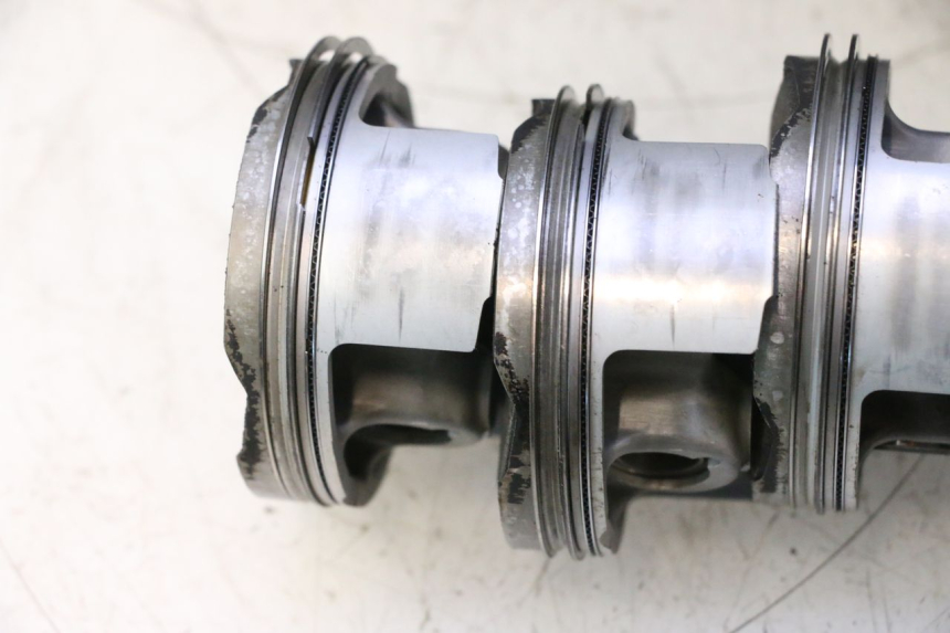 photo de ONDERSTE MOTOR YAMAHA YZF R6 600 (2008 - 2009) - Alternatieve hoek