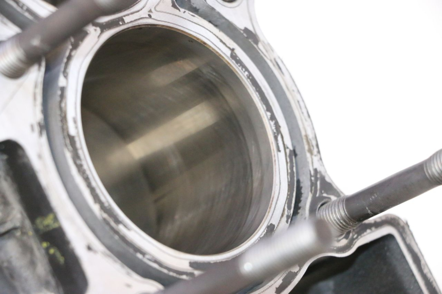 photo de ONDERSTE MOTOR YAMAHA YZF R6 600 (2008 - 2009) - Kenmerkende details