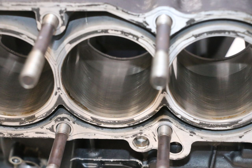 photo de ONDERSTE MOTOR YAMAHA YZF R6 600 (2008 - 2009) - Detailaanzicht