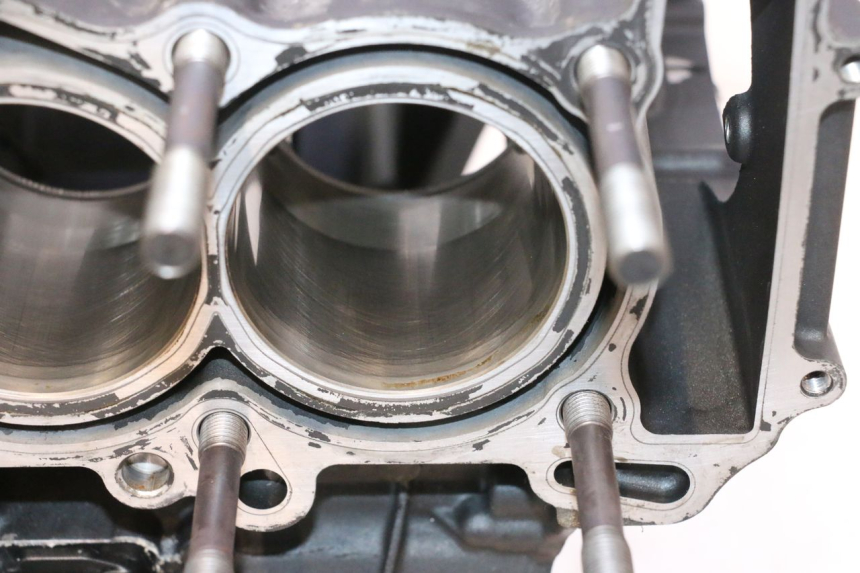 photo de ONDERSTE MOTOR YAMAHA YZF R6 600 (2008 - 2009) - Aanvullende foto