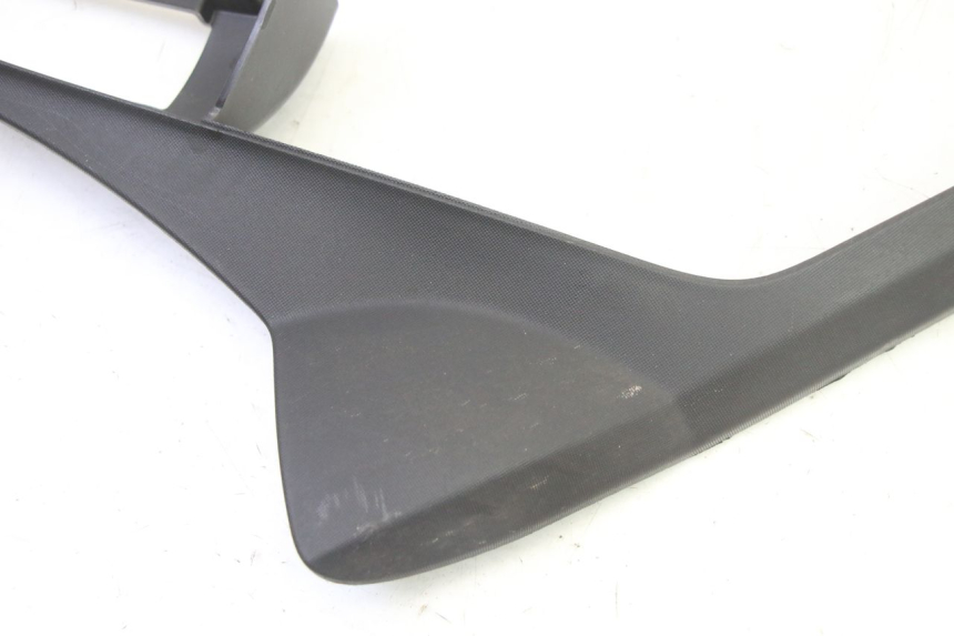 photo de rechter achterste dorpelplaat PIAGGIO MP3 HPE 310 (2024 - 2025) - Zoom op gebruiksstaat