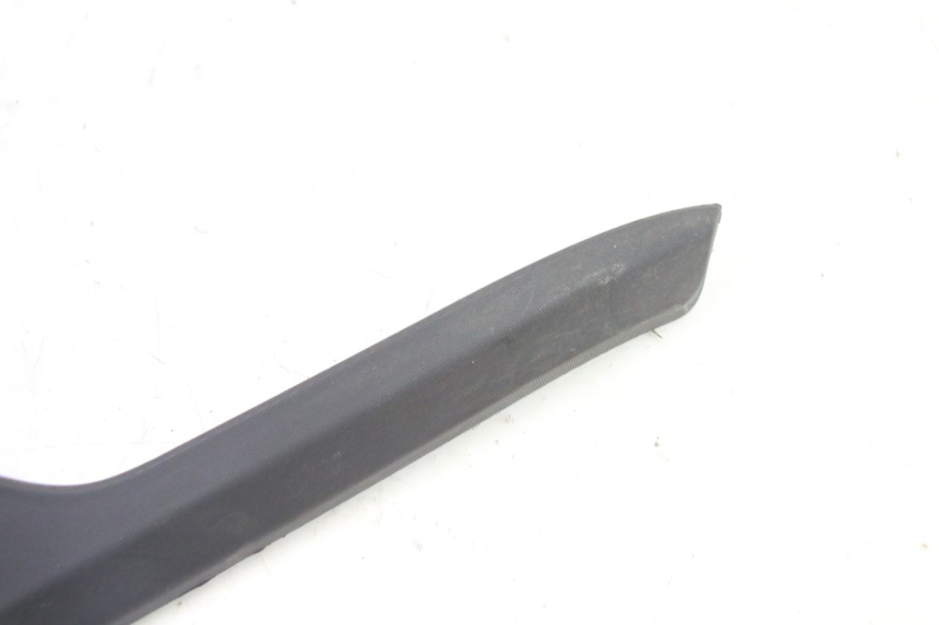 photo de rechter achterste dorpelplaat PIAGGIO MP3 HPE 310 (2024 - 2025) - Andere kijkhoek